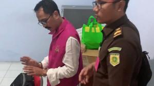 Kejari-Kulon-Progo-Tahan-Kepala-BUKP-DIY-Cabang-Galur-Atas-Dugaan-Kasus-Korupsi-Uang-Nasabah.jpg