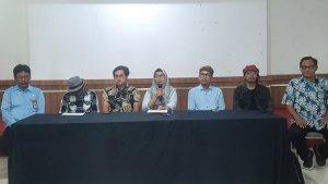 Kepala-TBY-bersama-para-komposer-karawitan-menggelar-jumpa-pers.jpg