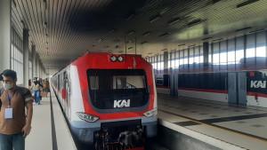 Kereta-Api-Bandara-saat-berhenti-di-Stasiun-Bandara-YIA-30102025.jpg