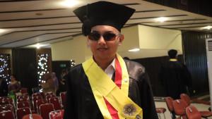 Kisah-Farrel-Mahasiswa-Penyandang-Tuna-Netra-UGM-Lulus-Cumlaude.jpg