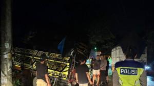 Kondisi-truk-yang-mengalami-kecelakaan-tunggal-di-Jalan-Daendels.jpg