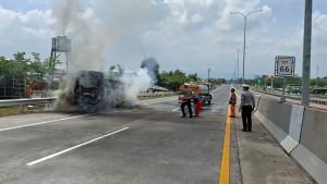 Kronologi-Mobil-Rombongan-Pengantin-Terbakar-di-Tol-Pandaan-Malang-Api-Muncul-dari-Bawah-Kursi.jpg