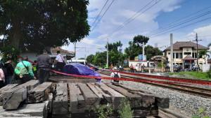 Laka-Kereta-di-Prambanan-3-Meninggal-4-Dirawat-di-RS.jpg