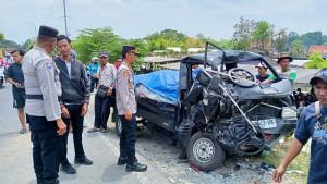 Laka-Maut-Piyungan-Bantul-Bus-Tabrak-Pikap-Sopir-Tewas-di-Tempat.jpg