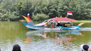 Lomba-perahu-hias-di-Glagah-Kulon-Progo.jpg