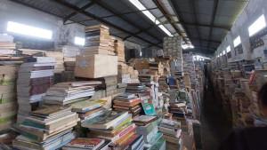 Lorong-buku-di-Toko-Buku-Raja-Murah.jpg