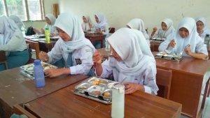 Makan-Bergizi-Gratis-MBG-di-SMK-4-Yogyakarta-Senin-172-lalu.jpg