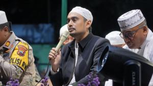Masyarakat-Klaten-Tumpah-Ruah-Ikuti-Showanji-Bersama-Habib-Rifqi.jpg