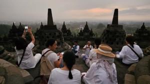 Matahari-terbit-candi-borobudur.jpg
