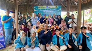 Melalui-Program-Hibah-Universitas-Alma-Ata-Antarkan-Sedulur-Bakul-Jogomukti-ke-Era-Digital.jpg