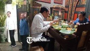 Menu-Nasi-Goreng-Temani-Pertemuan-Empat-Mata-Presiden-Prabowo-dan-Jokowi-di-Solo.jpg
