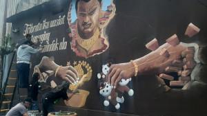 Mural-Gajah-Mada-Menyepuh-Emas-Tribrata-Wujud-Kepedulian-Perupa-Kampung-Ratmakan-pada-Polri.jpg