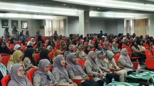 Para-guru-dan-siswa-serta-wali-murid-mendengar-pemaparan-pakar-komunikasi-UNISA-Yogyakarta.jpg