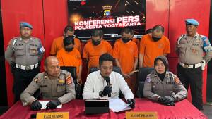 Para-pelaku-pemalsuan-SIM-di-Jogja.jpg
