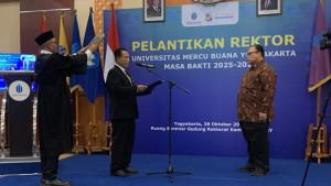 Pelantikan-rektor-baru-UMBY.jpg