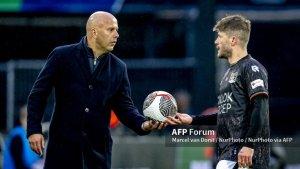 Pelatih-Feyenoord-Arne-Slot-dan-Lasse-Schone-Feyenoord-vs-NEC-di-Final-Piala-Toto-KNVB.jpg