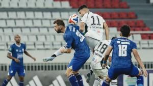 Pemain-PSS-Sleman-Gustavo-Tocantins-saat-berebut-bola-dengan-pemain-PSIS-Semarang.jpg
