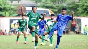 Pemain-PSS-Sleman-U-15-saat-berduel-dengan-pemain-UAD-FC.jpg