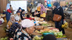 Pemkot-Magelang-kembali-menggelar-kegiatan-Nglarisi-Pasar-di-Pasar-Kebonpolo-Jumat-3102025.jpg