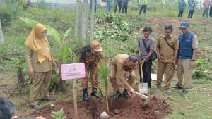 Penanaman-bibit-pohon-di-Gunungkidul-27102025.jpg