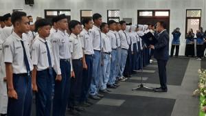 Pengukuhan-Ketua-OSIS-terpilih-hasil-Pemilos-2025.jpg