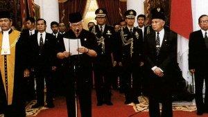 Pengunduran-diri-Presiden-Soeharto-yang-mengawali-masa-reformasi-Indonesia.jpg
