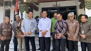 Pertemuan-4-Jam-Sri-Sultan-HB-X-dan-Wali-Kota-Yogya-Bahas-Program-Normalisasi-Sungai.jpg