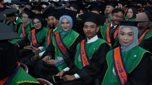Pesan-Salah-Satu-Lulusan-Terbaik-UAD-saat-Wisuda-2052-Mahasiswa-Periode-1-20252026.jpg