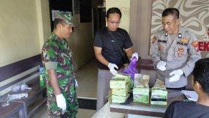 Petugas-Temukan-Bungkusan-Misterius-Berisi-8-Kg-Sabu-di-Gerbang-Koramil-Masalembu-Sumenep.jpg
