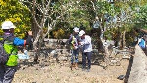 Petugas-menggunakan-alat-RTK-untuk-memasang-patok-Jalan-Tol-Jogja-YIA-di-Tirtoadi.jpg