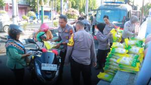 Polres-Klaten-Gelar-Gerakan-Pangan-Murah-di-Alun-alun.jpg