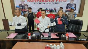 Polresta-Magelang-Tangkap-2-Pengedar-Pil-Sapi-16-Ribu-Butir-Diamankan.jpg