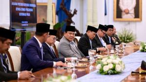 Prabowo-Lantik-10-Anggota-Komisi-Percepatan-Reformasi-Polri-di-Istana-Merdeka.jpg