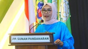 Prof-Winahyu-Erwiningsih-orasi-ilmiah-dalam-Wisuda-Sarjana-IX-IISQI-Sunan-Pandanaran-Yogyakarta.jpg