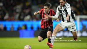 Pulisic-vs-Cambiaso-di-semifinal-Piala-Super-Italia-atau-Supercoppa-Italiana-Juventus-vs-AC-Milan.jpg