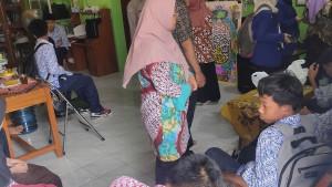 Puluhan-Siswa-SMP-Muhammadiyah-2-Wates-Alami-Gejala-Keracunan-Makan-Menu-MBG-dan-Jajan-di-Kantin.jpg