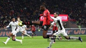 Rafael-Leao-vs-Davide-Zappacosta-di-Liga-Italia-Serie-A-antara-AC-Milan-vs-Atalanta-di-San-Siro.jpg