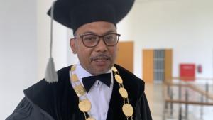 Rektor-ISI-Yogyakarta-Dr-Irwandi-SSn-MSn-1192025.jpg