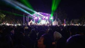 Ribuan-Orang-Meriahkan-Konser-Gempur-Rokok-Ilegal-di-Alun-alun-Klaten.jpg