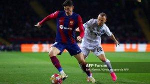 Robert-Lewandowski-vs-Stanislav-Lobotka-di-babak-16-besar-Liga-Champions-antara-Barcelona-vs-Napoli.jpg