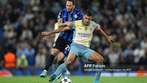 Rodri-vs-Hakan-Calhanoglu-di-Liga-Champions-antara-Manchester-City-vs-Inter-Milan-di-Etihad.jpg