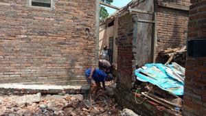 Rumah-warga-Desa-Krincing-Secang-Magelang-disapu-angin-kencang.jpg