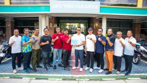 Sapa-Rombongan-Touring-BekasiBali-di-HPN-Dirut-PLN-Apresiasi-Kreativitas-Modifikasi-Motor-Listrik.jpg