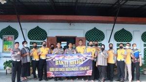 Satlantas-Polres-Klaten-usai-menggelar-bakti-sosial-di-Masjid-Jami-Al-Himmah.jpg