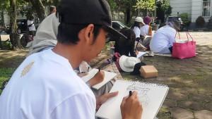 Sejumlah-peserta-Rally-Sketsa-Napak-Tilas-satu-abad-Tino-Sidin-menggambar-jejak-sejarah-sang-seniman.jpg