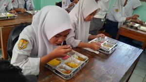 Siswa-SMPN-2-Cawas-MBG.jpg
