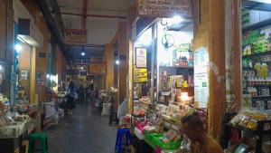 Suasana-deretan-loskios-pedagang-lulur-dan-obat-herbal.jpg
