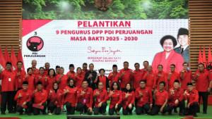 Susunan-Lengkap-Pengurus-DPP-PDIP-Periode-2025-2030-di-Bawah-Ketua-Umum-Megawati-Soekarnoputri.jpg
