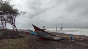 Tangkapan-Ikan-Turun-Akibat-Gelombang-Tinggi-Nelayan-di-Kulon-Progo-Pilih-Fokus-Bertani.jpg
