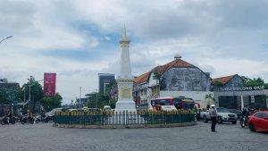 Tugu-Golong-Gilig-atau-Monumen-Tugu-Jogja.jpg
